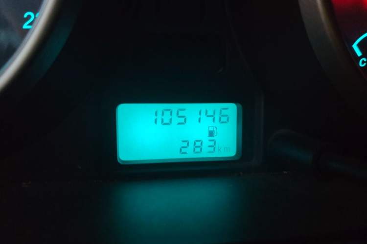 Used Buick Excelle 2013 1.5L Manual Classic Model Odometer Close Up