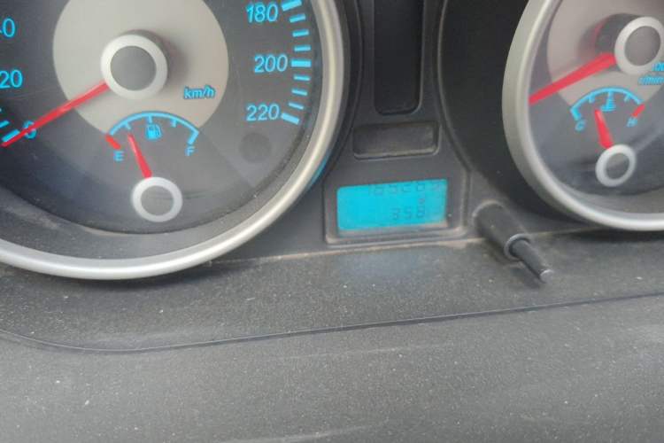Used Buick Excelle 2013 1.5L Manual Classic Model Odometer Close Up