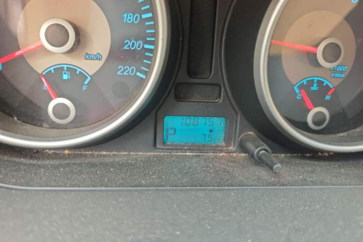 Used Buick Excelle 2013 1.5L Automatic Classic Model Odometer Close Up