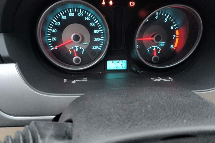 Used Buick Excelle 2013 1.5L Manual Classic Model Odometer Close Up