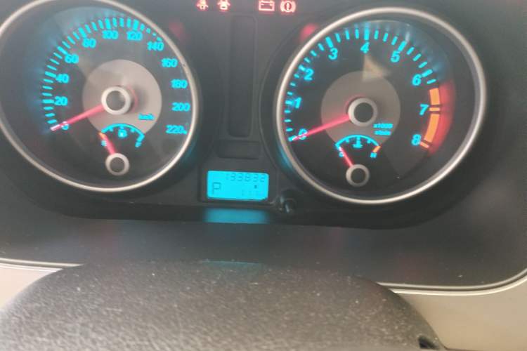 Used Buick Excelle 2013 1.5L Automatic Classic Model Odometer Close Up