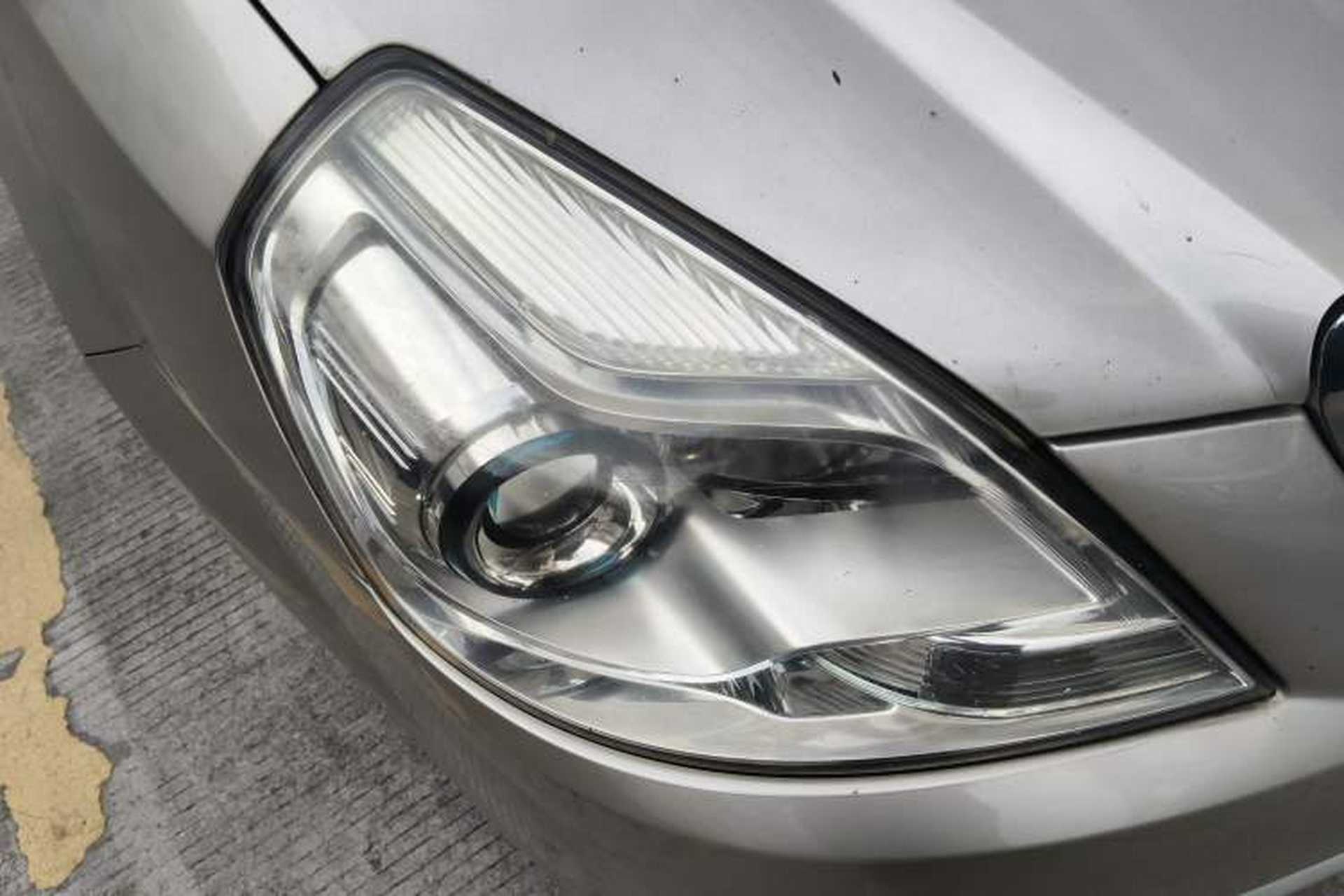 Used Buick Excelle 2013 1.5L Automatic Classic Model Right Front Headlight