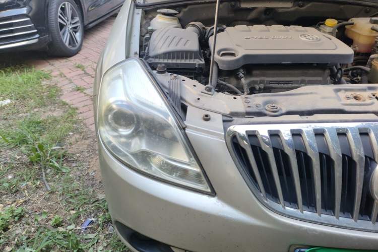 Used Buick Excelle 2013 1.5L Automatic Classic Model Right Front Headlight