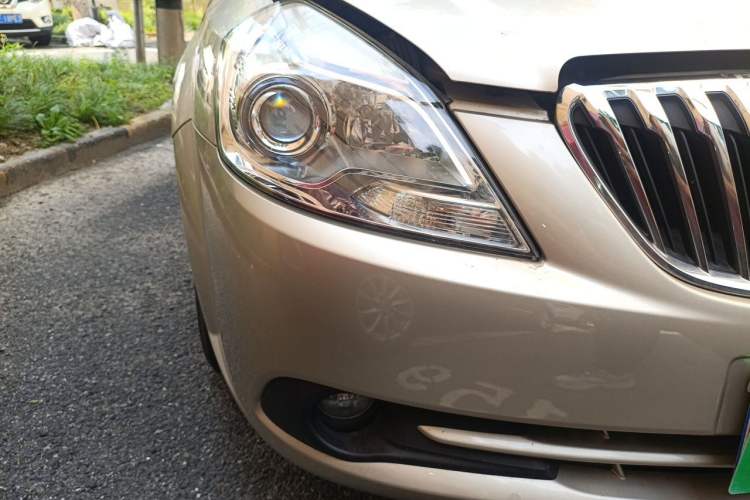 Used Buick Excelle 2013 1.5L Automatic Classic Model Right Front Headlight