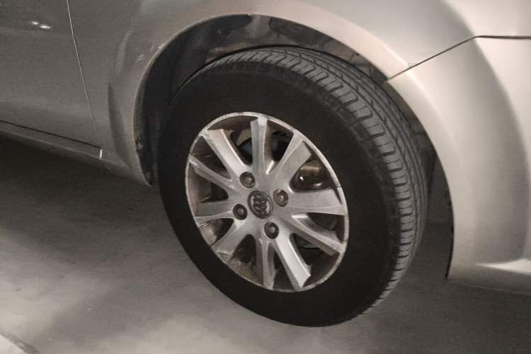 Used Buick Excelle 2013 1.5L Automatic Classic Model Right Front Wheel Hub