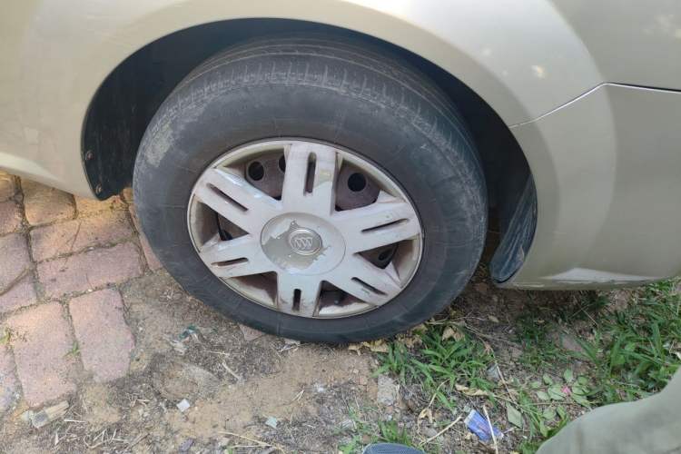 Used Buick Excelle 2013 1.5L Automatic Classic Model Right Front Wheel Hub