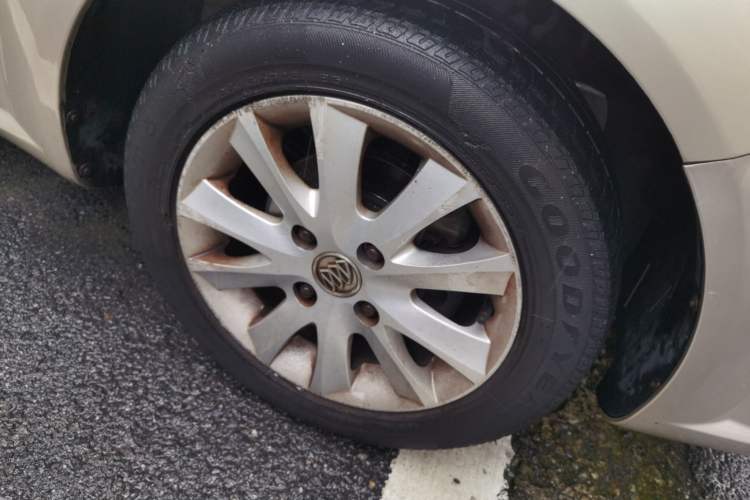 Used Buick Excelle 2013 1.5L Automatic Luxury Model Right Front Wheel Hub