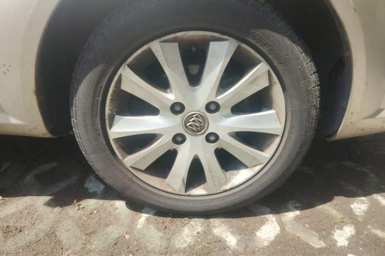 Used Buick Excelle 2013 1.5L Manual Luxury Model Right Front Wheel Hub