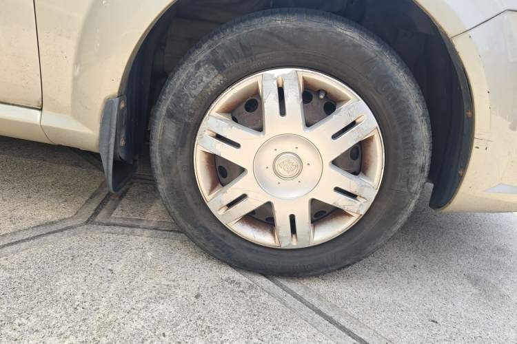 Used Buick Excelle 2013 1.5L Automatic Classic Model Right Front Wheel Hub