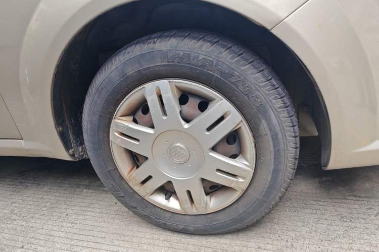 Used Buick Excelle 2013 1.5L Automatic Classic Model Right Front Wheel Hub