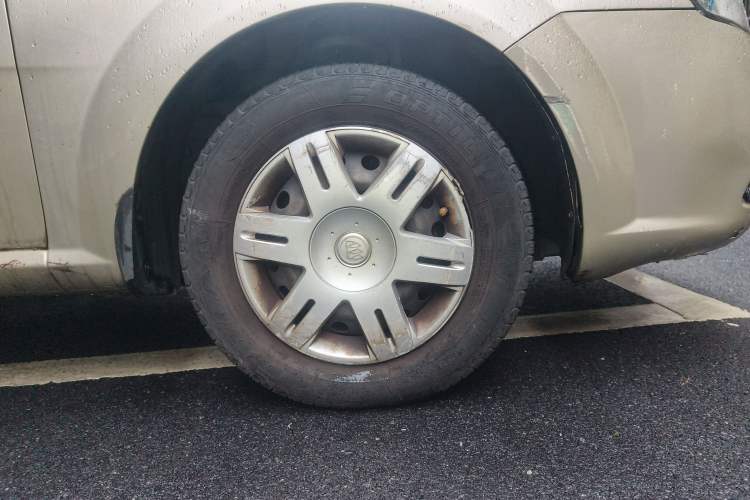 Used Buick Excelle 2013 1.5L Automatic Classic Model Right Front Wheel Hub