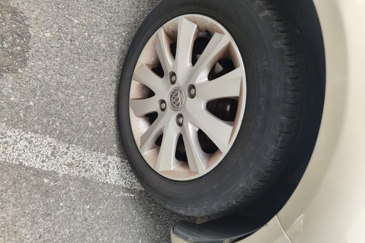 Used Buick Excelle 2013 1.5L Automatic Luxury Model Right Front Wheel Hub
