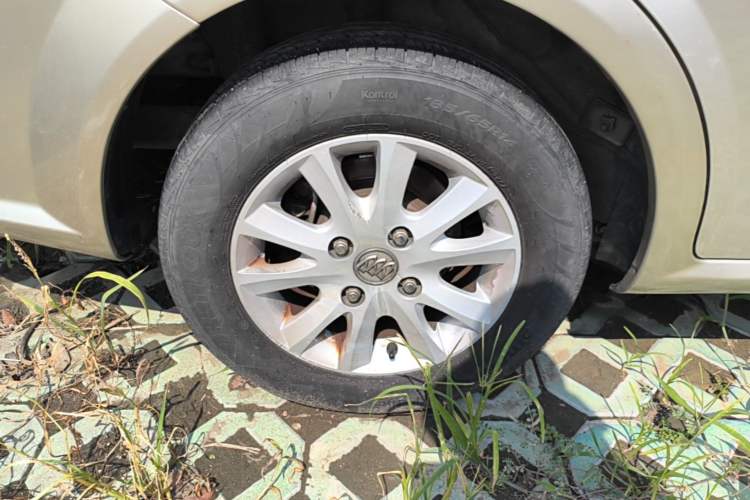 Used Buick Excelle 2013 1.5L Automatic Classic Model Right Rear Wheel Hub