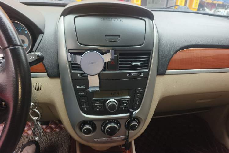 Used Buick Excelle 2013 1.5L Manual Luxury Model Audio And AC Panel