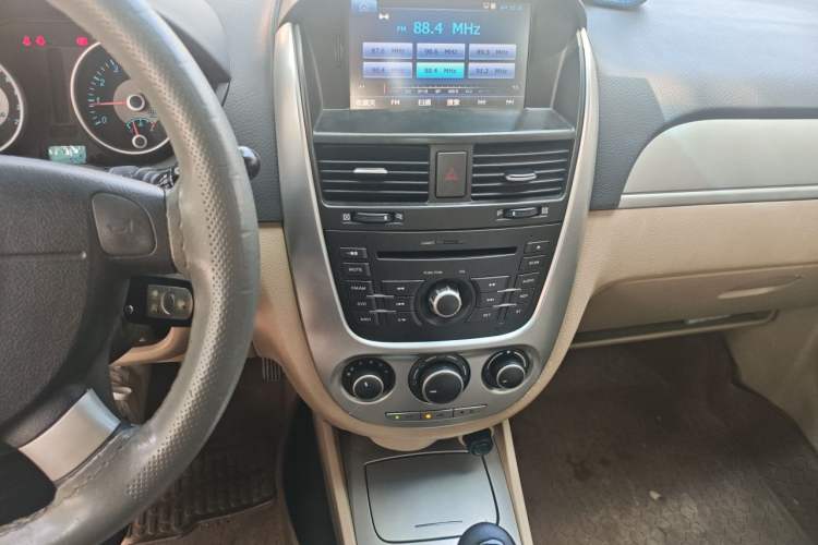 Used Buick Excelle 2013 1.5L Manual Classic Model Audio And AC Panel