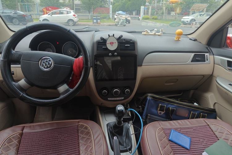 Used Buick Excelle 2013 1.5L Manual Classic Model Center Console