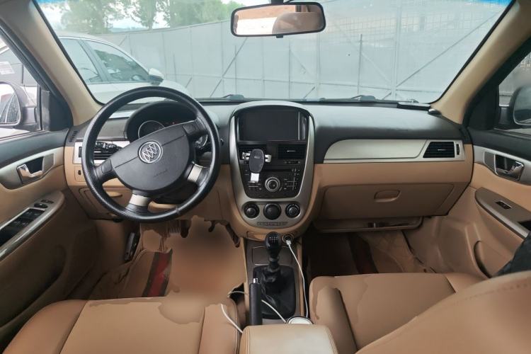 Used Buick Excelle 2013 1.5L Manual Classic Model Center Console