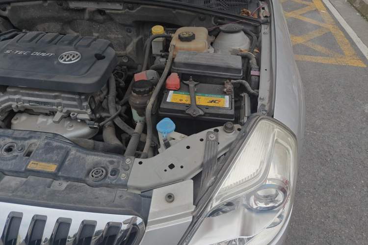Used Buick Excelle 2013 1.5L Manual Classic Model Engine Bay Left