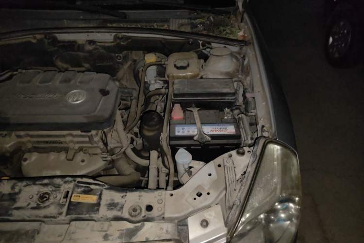 Used Buick Excelle 2013 1.5L Manual Luxury Model Engine Bay Left