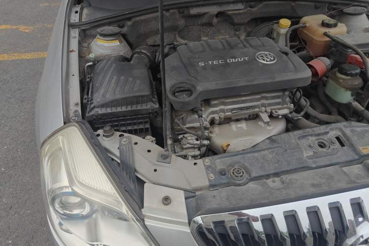 Used Buick Excelle 2013 1.5L Manual Classic Model Engine Bay Right