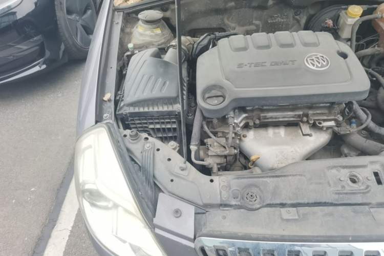 Used Buick Excelle 2013 1.5L Automatic Classic Model Engine Bay Right