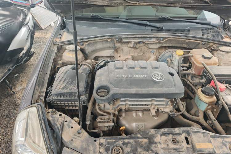 Used Buick Excelle 2013 1.5L Manual Classic Model Engine Bay Right