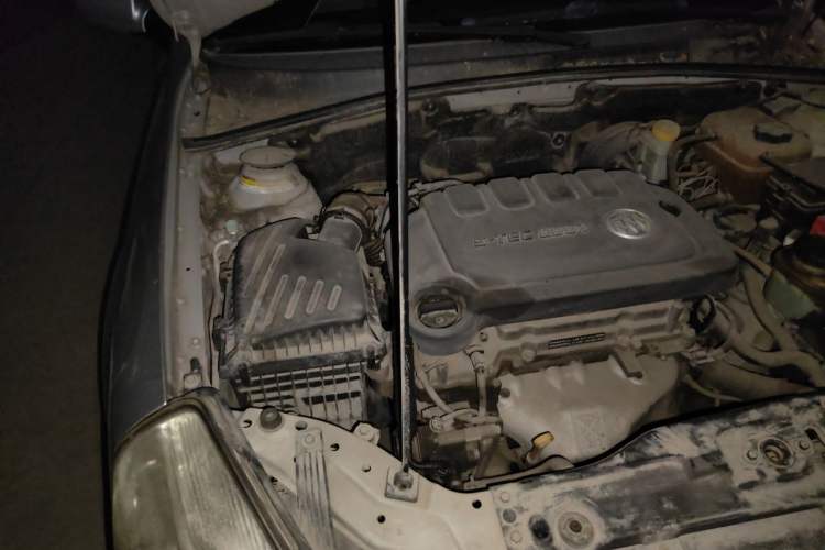 Used Buick Excelle 2013 1.5L Manual Luxury Model Engine Bay Right