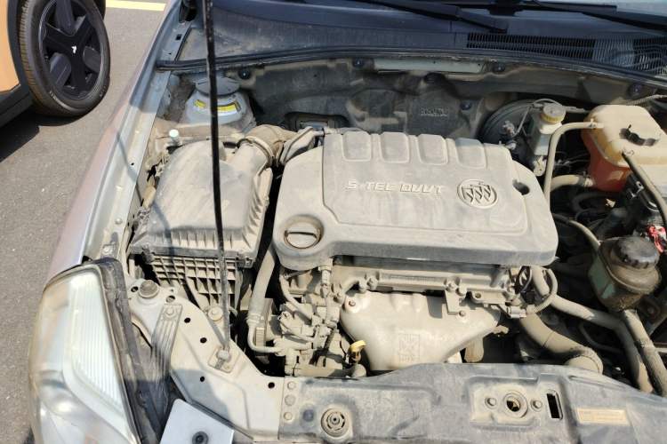 Used Buick Excelle 2013 1.5L Automatic Classic Model Engine Bay Right