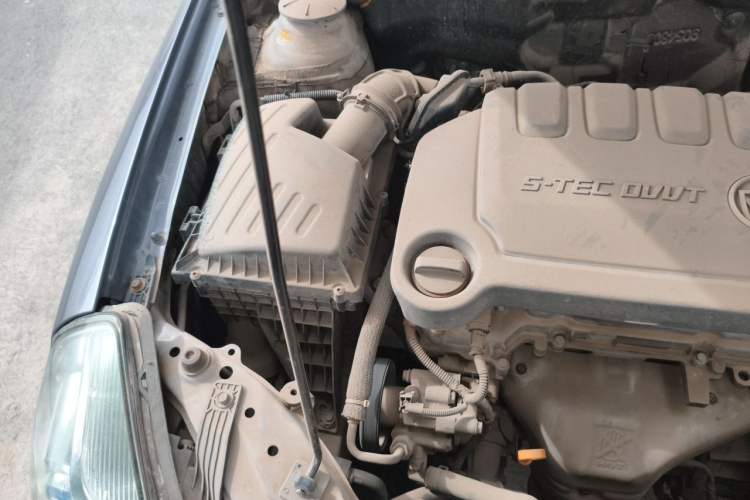 Used Buick Excelle 2013 1.5L Automatic Luxury Model Engine Bay Right
