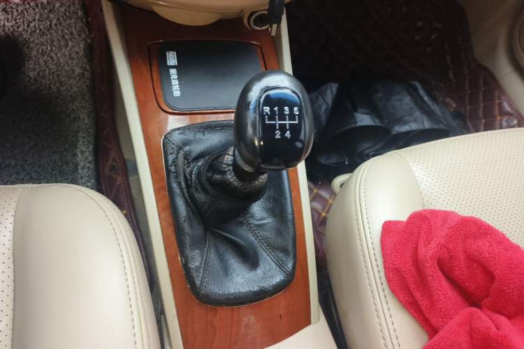 Used Buick Excelle 2013 1.5L Manual Luxury Model Gear Lever