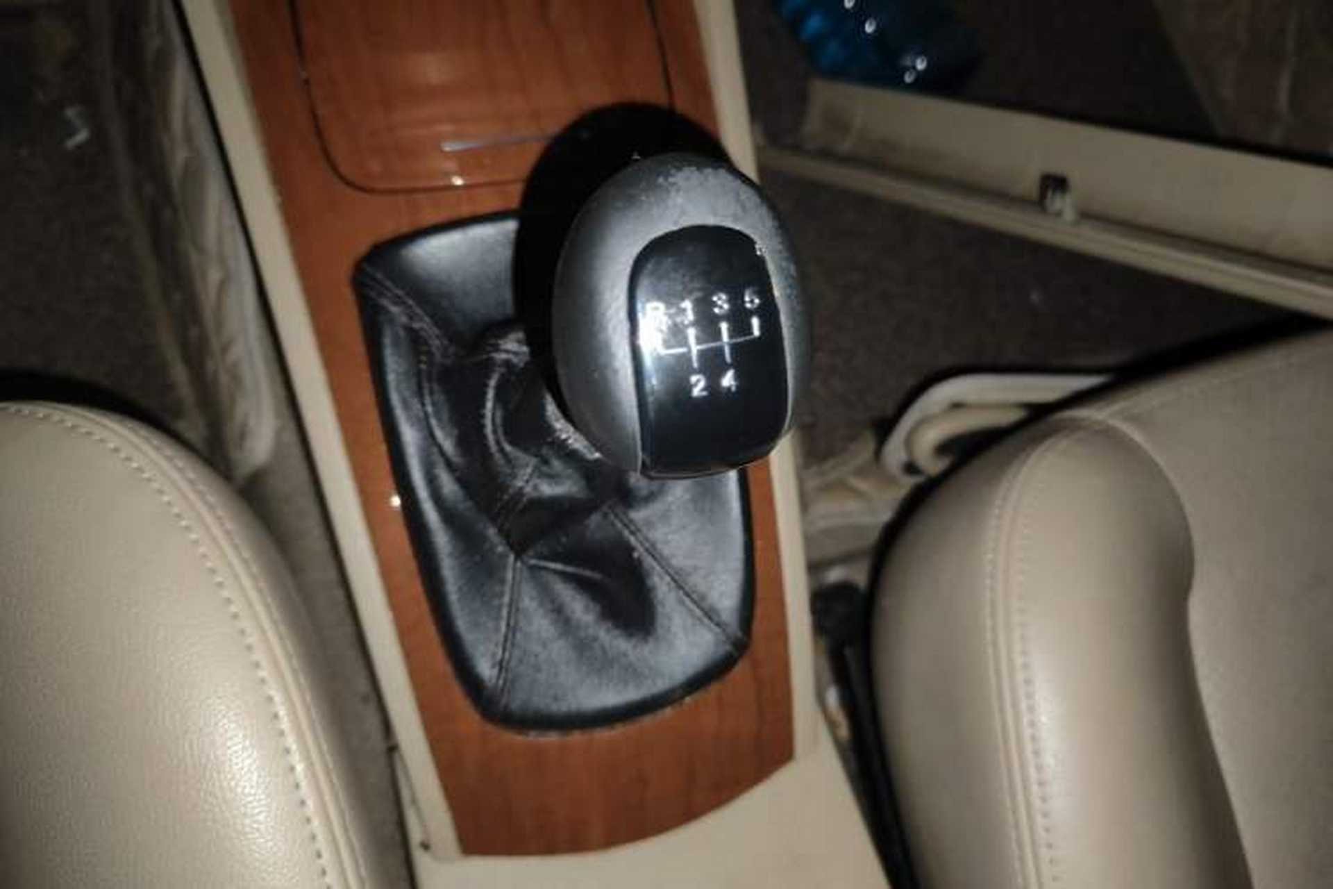 Used Buick Excelle 2013 1.5L Manual Luxury Model Gear Lever