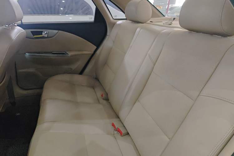 Used Buick Excelle 2013 1.5L Automatic Classic Model Interior 1