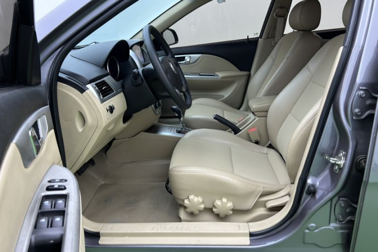 Used Buick Excelle 2013 1.5L Automatic Classic Model Interior 2