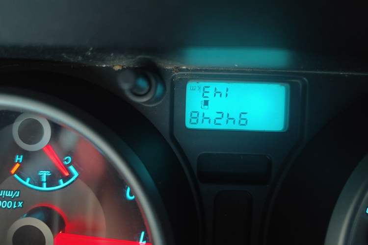 Used Buick Excelle 2013 1.5L Manual Classic Model Odometer Close Up