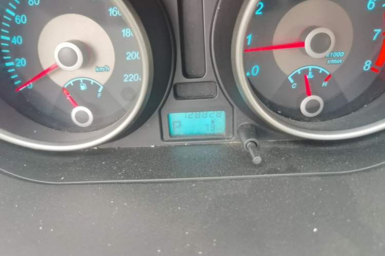 Used Buick Excelle 2013 1.5L Automatic Classic Model Odometer Close Up