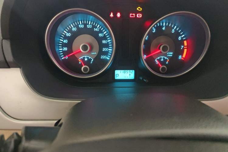 Used Buick Excelle 2013 1.5L Automatic Classic Model Odometer Close Up
