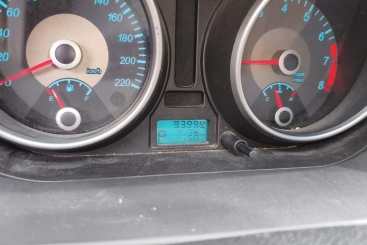 Used Buick Excelle 2013 1.5L Automatic Luxury Model Odometer Close Up