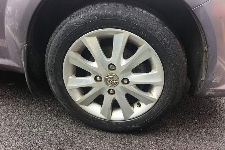 Used Buick Excelle 2013 1.5L Manual Luxury Model Right Front Wheel Hub