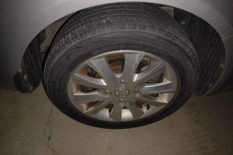 Used Buick Excelle 2013 1.5L Manual Luxury Model Right Front Wheel Hub