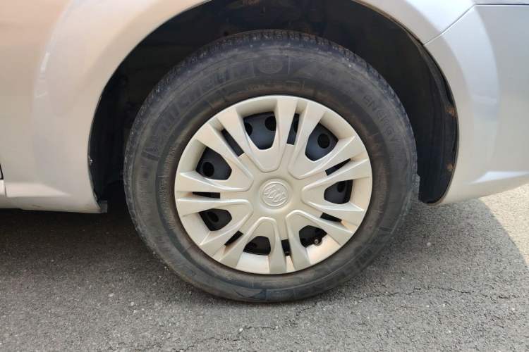 Used Buick Excelle 2013 1.5L Automatic Classic Model Right Front Wheel Hub