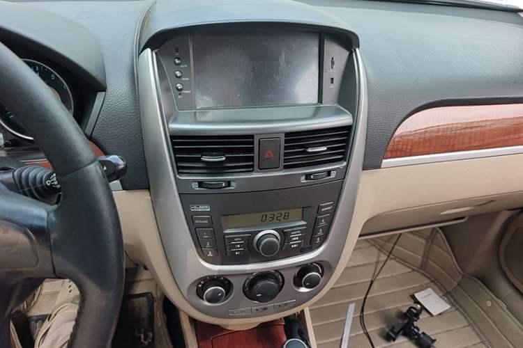 Used Buick Excelle 2013 1.5L Automatic Luxury Model Audio And AC Panel