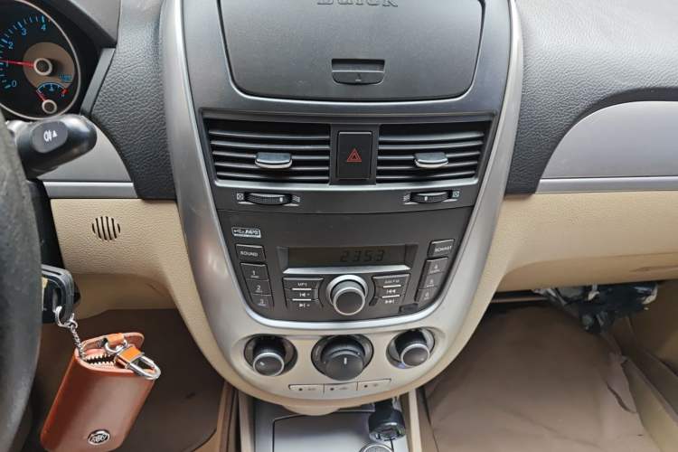 Used Buick Excelle 2013 1.5L Automatic Classic Model Audio And AC Panel