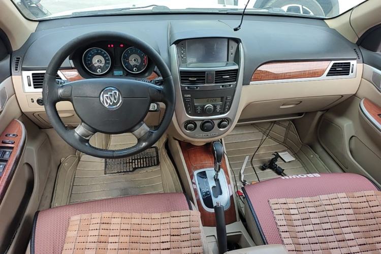 Used Buick Excelle 2013 1.5L Automatic Luxury Model Center Console