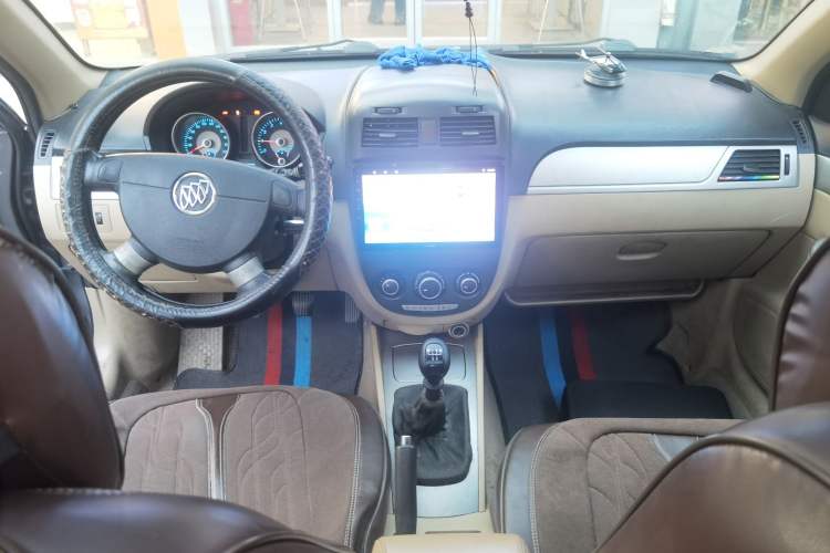 Used Buick Excelle 2013 1.5L Manual Classic Model Center Console