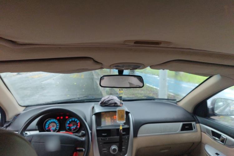 Used Buick Excelle 2013 1.5L Manual Classic Model Center Console
