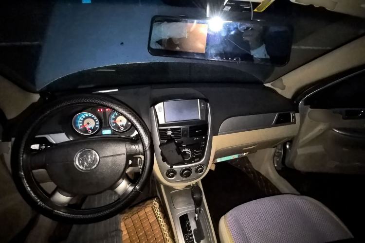 Used Buick Excelle 2013 1.5L Automatic Classic Model Center Console