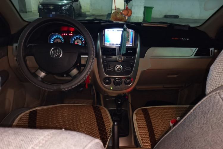 Used Buick Excelle 2013 1.5L Manual Classic Model Center Console