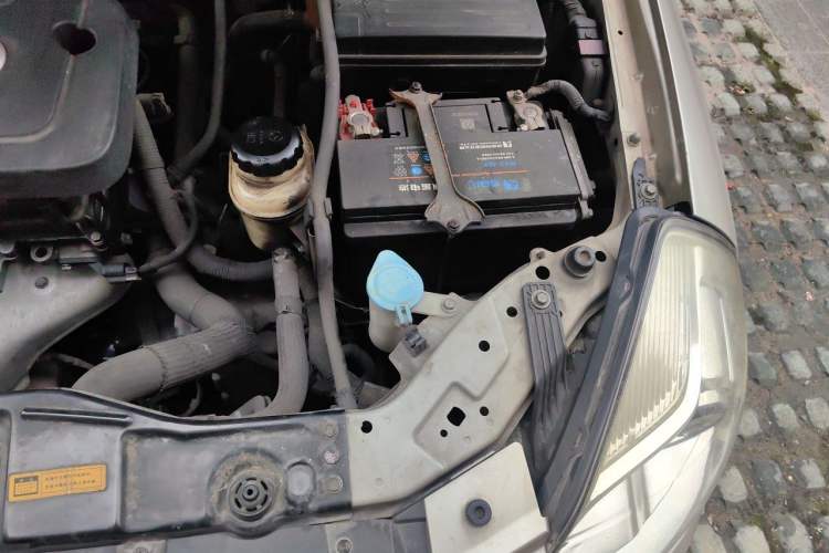 Used Buick Excelle 2013 1.5L Automatic Classic Model Engine Bay Left