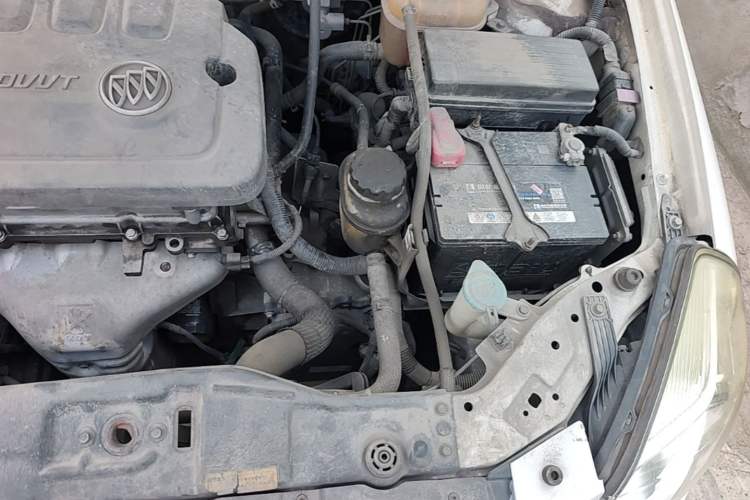 Used Buick Excelle 2013 1.5L Automatic Luxury Model Engine Bay Left