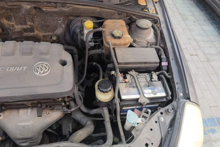 Used Buick Excelle 2013 1.5L Manual Classic Model Engine Bay Left